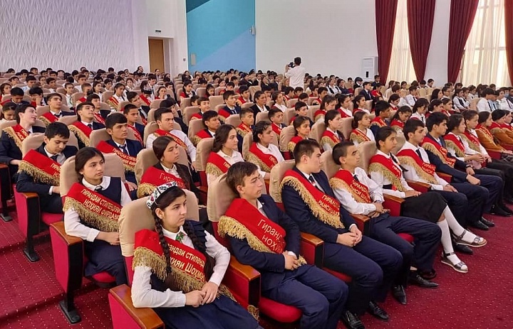 Проведение городской встречи стипендиатов президентской стипендии и мэра Душанбе