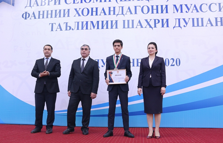 Победители третьего городского тура предметной олимпиады 2020 года для учащихся учебных заведений награждены в Душанбе