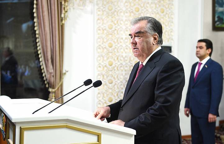 Речь в «Наврузгохе» города Душанбе в честь 30-летия Государственной независимости