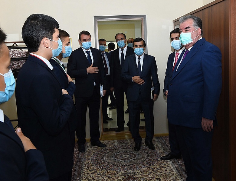 Лидер нации Эмомали Рахмон сдал в эксплуатацию новый дополнительный корпус и общежитие Президентского лицея для одаренных детей Республики Таджикистан в Душанбе