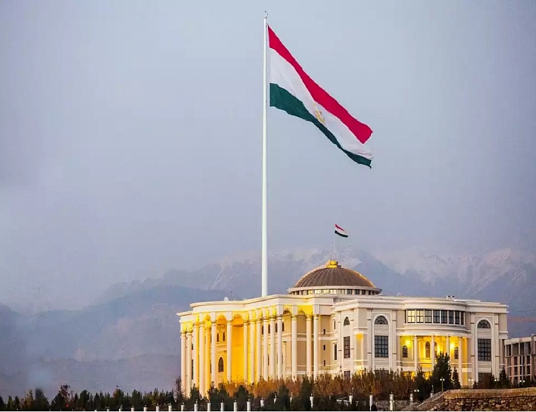 Поздравительное послание Лидера нации, Президента Республики Таджикистан уважаемого Эмомали Рахмона по случаю Дня Государственного флага