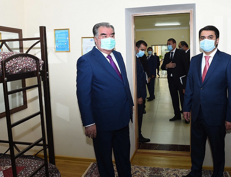 Лидер нации Эмомали Рахмон сдал в эксплуатацию новый дополнительный корпус и общежитие Президентского лицея для одаренных детей Республики Таджикистан в Душанбе